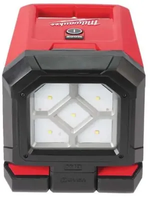 MILWAUKEE LUZ DE ÁREA PIVOTANTE M18 PAL-0 TRUEVIEW (S/BAT)